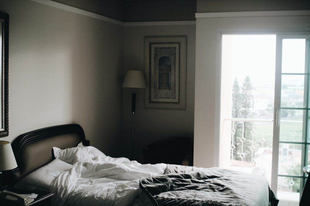 Photo Bedroom scene